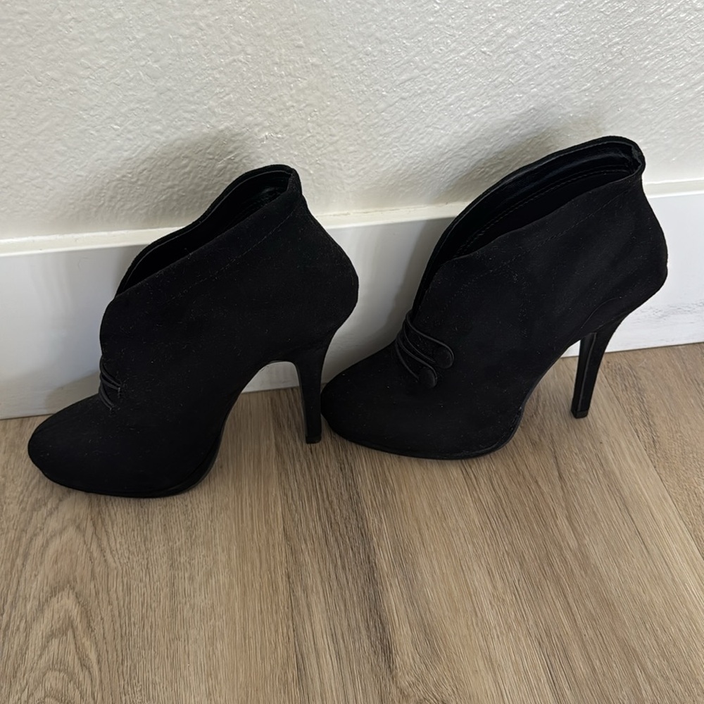 Apt. 9 women’s heeled booties - Picture 2 of 5
